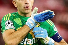 利物浦再失良机！埃基蒂克头球顶偏，维尔茨门前得球错失机会